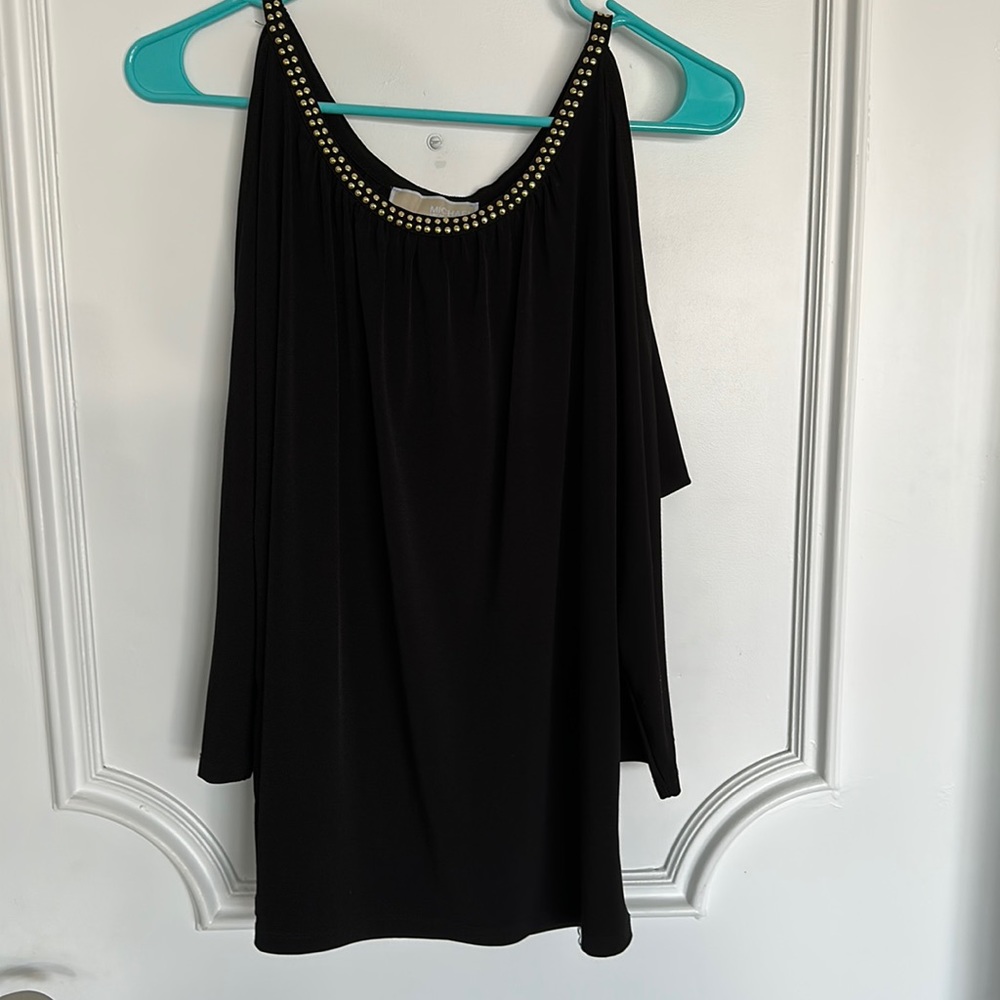 Cold shoulder top